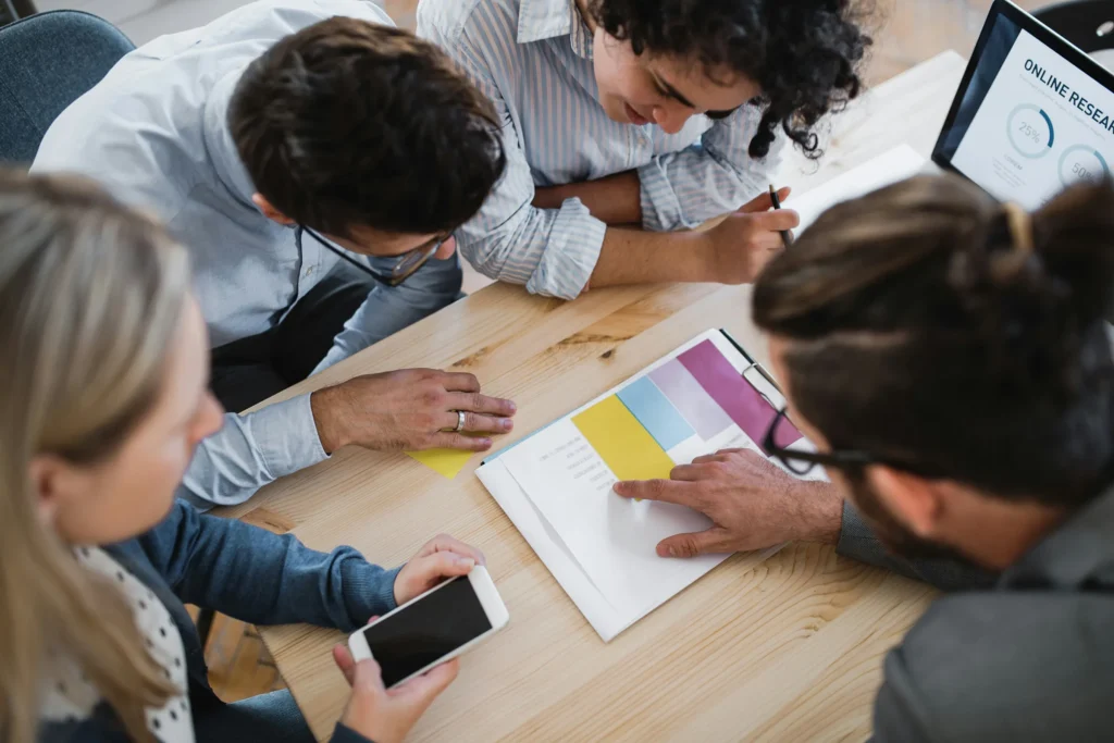 Dans beaucoup d’entreprises, la délégation est perçue comme une évidence. Pourtant, dans la réalité managériale, elle reste l’une des pratiques les plus difficiles à mettre en œuvre.